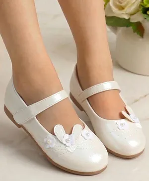 Babyoye Velcro Closure Closed Toe Ballerinas with Floral Applique - White
