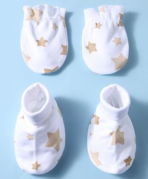 Babyhug 100% Cotton Knit Star Print Mittens and Booties - White