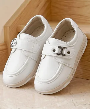 Cute Walk by Babyhug Velcro Closure Formal
                      & Party Wear Shoes - White