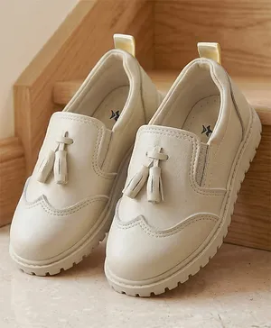Cute Walk by Babyhug Formal & Party Wear
                      Shoes With Applique - Beige