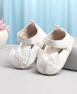 Cute Walk by Babyhug Velcro Closure Solid Booties with Bow Applique - White