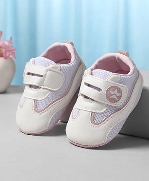 Cute Walk by Babyhug Velcro Closure Solid Booties - Pink