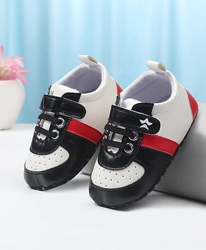 Cute Walk by Babyhug Velcro Closure Solid Booties - Black
