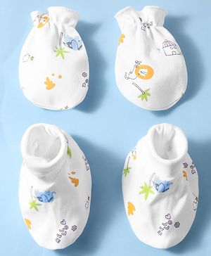 Babyhug 100% Cotton Knit Animal Print Mittens and Booties - White
