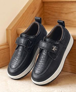 Cute Walk by Babyhug Velcro Closure Solid Loafers - Black