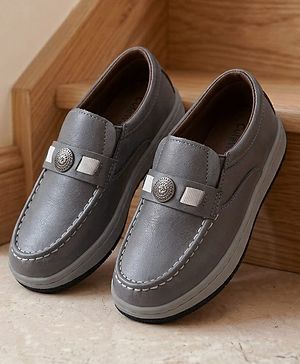 Cute Walk by Babyhug Slip On Loafers With Applique - Grey