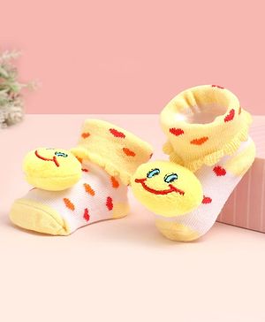 Cute Walk by Babyhug Ankle Length Socks Shoes With Heart Print & Smiley Applique - Multicolor