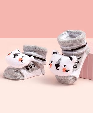 Cute Walk by Babyhug Ankle Length Socks Shoes With Applique - Multicolor