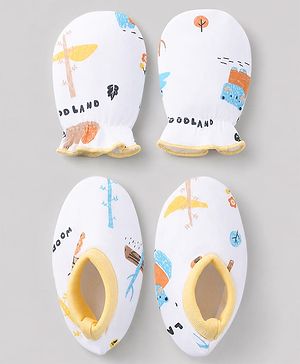 Babyhug 100% Cotton Interlock Knit Mittens & Booties Set With Teddy Bear Print - White
