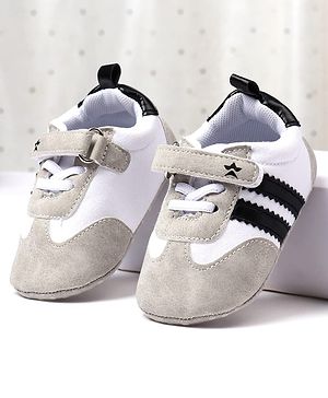 Cute Walk by Babyhug Velcro Closure Striped Booties - Grey