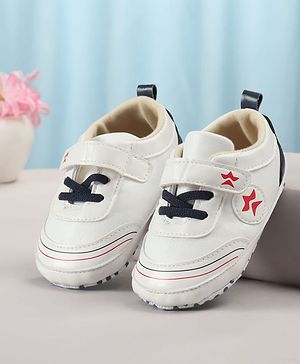 Cute Walk by Babyhug Velcro Closure Solid Booties - White