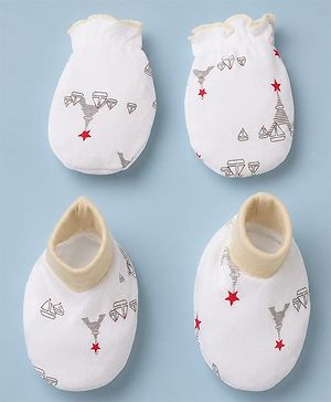 Babyhug 100% Cotton Interlock Knit Mittens & Booties With Paris Print - White