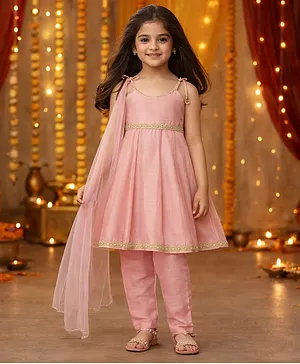 The Magic Wand Woven Sleeveless Lace
                              Embellished Kurti & Pant Set With
                              Dupatta - Peach