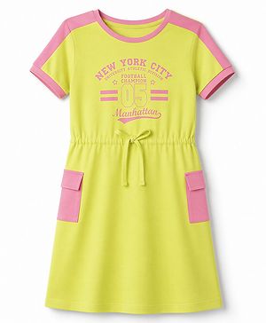 Pine Kids Cotton Knit Dress with Short Sleeves and New York City Print in Limegreen for 4-5 Years