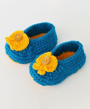 Love Crochet Art Bootiess With Flower Applique - Blue