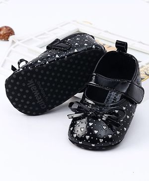 Cute Walk by Babyhug Booties Bow Applique - Black