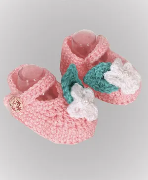 Knits & Knots crochet Flower Detailed Booties  - Pink