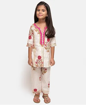 Fairies Forever Flower Printed Three Fourth Sleeves Kurta With Pants - White