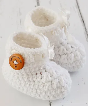 Love Crochet Ribbon Detailed Crochet Booties - White