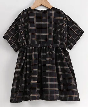 Kapaasa All Over Half Sleeveless Checkered Dress - Black