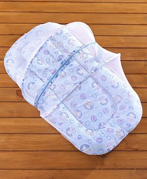 Babyhug Cotton Bedding Set with Center Zip Mosquito Net Heart Print- Blue