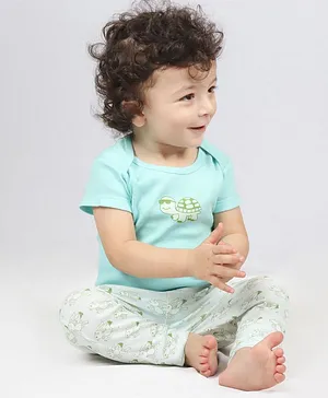 Kaarpas Half Sleeves Organic Cotton Pack of 2 Tortoise Print Onesie & Pant Set - Blue & Green