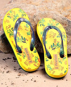 Pine Kids Flip Flops Floral Print - Yellow