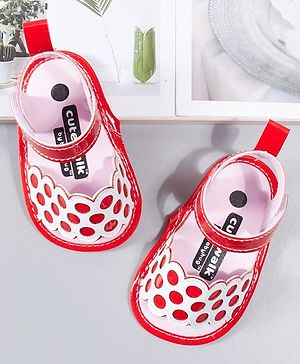 Cute Walk by Babyhug Booties - Pink