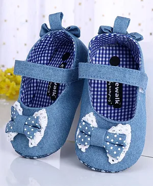 Cute Walk by Babyhug Booties Bow Appliques - Blue