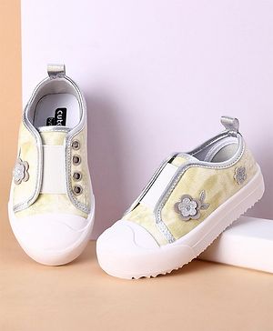 Cute Walk by Babyhug Casual Shoes  Floral Appliques - Yellow White