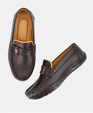 TUSKEY Solid Loafers - Dark Brown