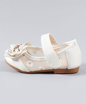 Cute Walk by Babyhug Sandals - White