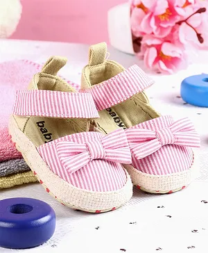 Babyoye Booties with Bow Applique - Pink