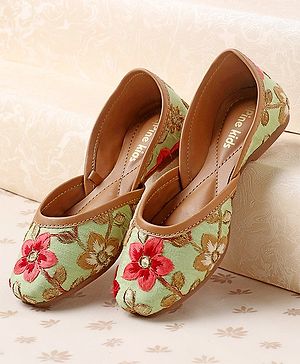 Pine Kids Mojaris Floral Embroidery - Green (Flower colour may vary)