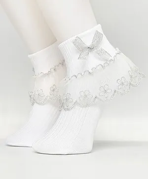 Flaunt Chic Lace Detailed Ankle 1 Pair Of Socks With Bow And Lace - Silver