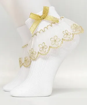 Flaunt Chic Lace Detailed Ankle 1 Pair Of Socks With Bow And Lace - Golden