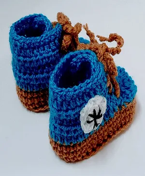 Knits & Knots crocht Sneaker Design Booties - Blue