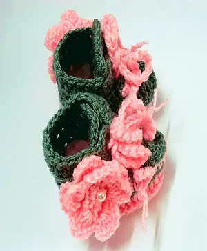 Knits & Knots crochet Flower Design Booties - Grey