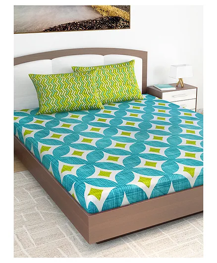 Divine Casa Abstract Blend Cotton King Bedsheet with 2 Pillow Covers - Green