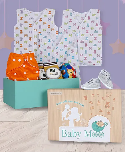 Baby Moo Crawling And Growing 7 Pcs Premium Gift Hamper - Multicolour