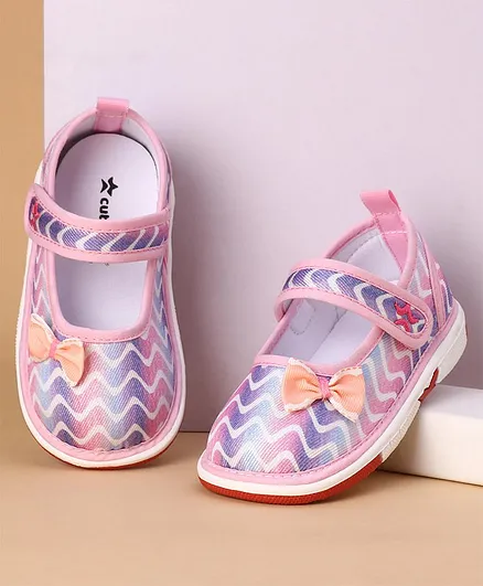 Cute Walk by Babyhug Casual Shoes With Velcro Closure Applique - Pink