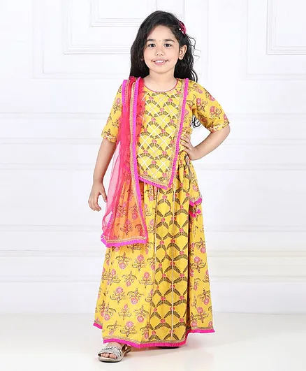 Kinder Kids Half Sleeves Floral Printed Checked Design Lace Work Top With Coordinating Lehenga And Dupatta - Yellow