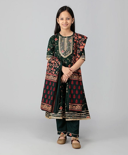 misbis Half Sleeves Floral Printed & Border Lace Embellished Kurta Salwar & Dupatta Set - Green