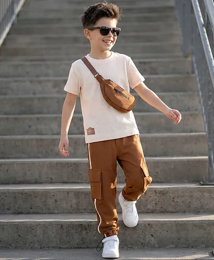 OLLINGTON ST. Knit Half Sleeve T-Shirt With Pouch & Textured Lycra Toggle Joggers Set - Offwhite & Brown