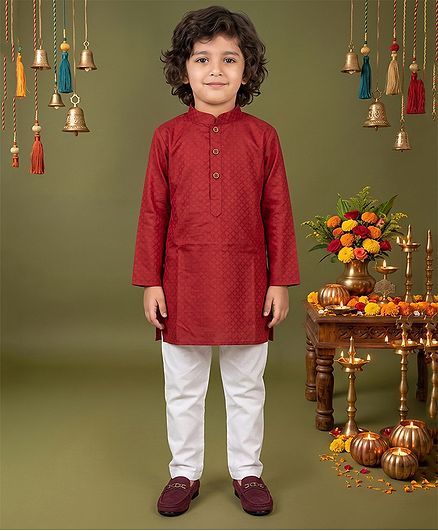 ETHNIKS NEURON Cotton Blend Woven Full Sleeves Kurta and Pajama with Quilted Pattern Embroidery - Maroon