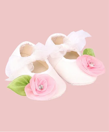 Daizy Flower With Leaf Applique Booties - Off White
