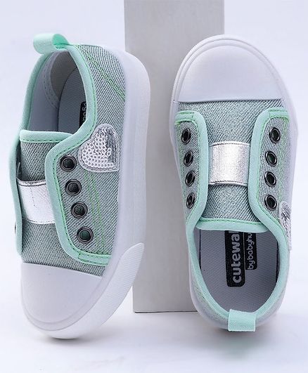 Cute walk by babyhug canvas shoes Clearance