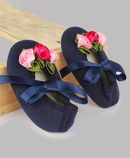 Daizy Flower Design Ribbon Closure Booties - Navy Blue