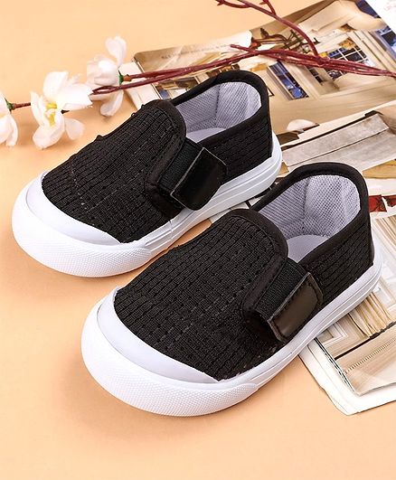 walking shoes with velcro closures