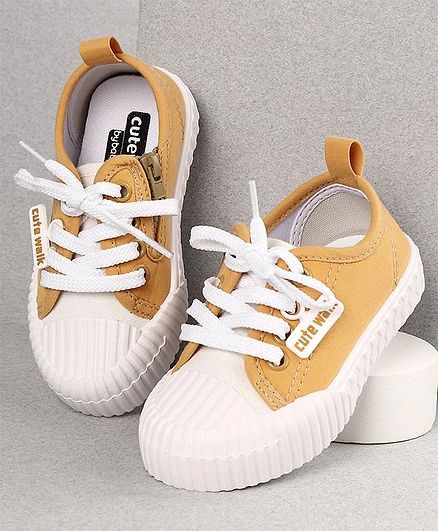 cute walk by babyhug canvas shoes